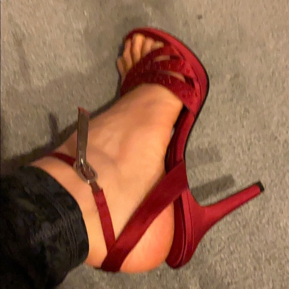 NW0T Red heels - Picture 3 of 3
